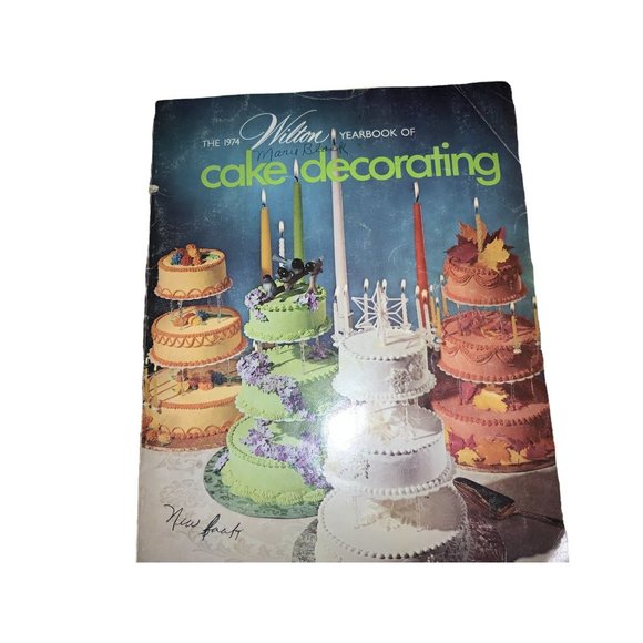 Wilton Yearbook of Cake Decorating 1974 Vintage - Picture 2 of 7